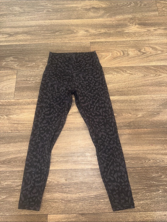 J80 Pants - High-Waist Black Patterned Leggings